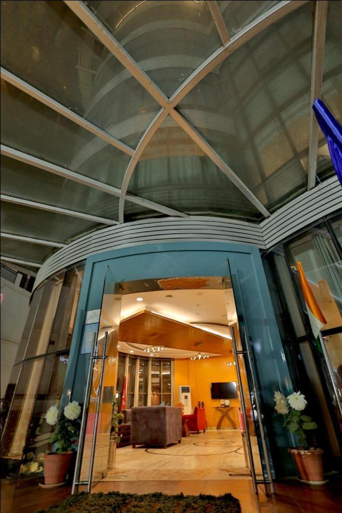 רישיקש Hotel The Amaris מראה חיצוני תמונה