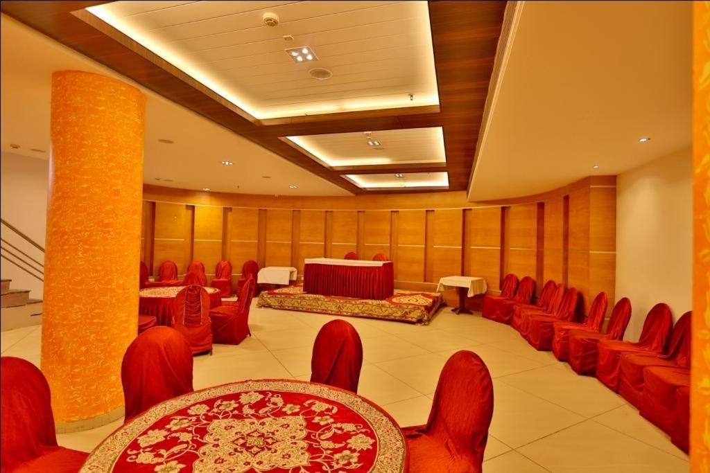 רישיקש Hotel The Amaris מראה חיצוני תמונה