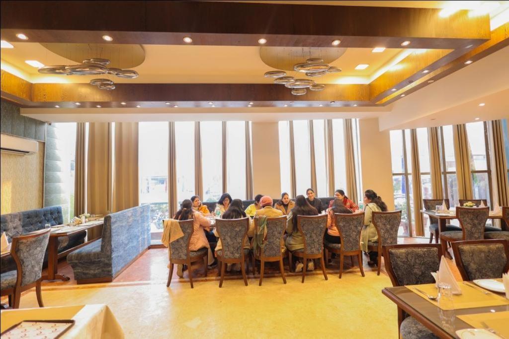 רישיקש Hotel The Amaris מראה חיצוני תמונה